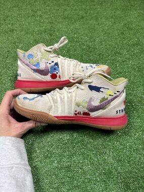 NIKE KYRIE 5 BANDULU STREET COUTURE